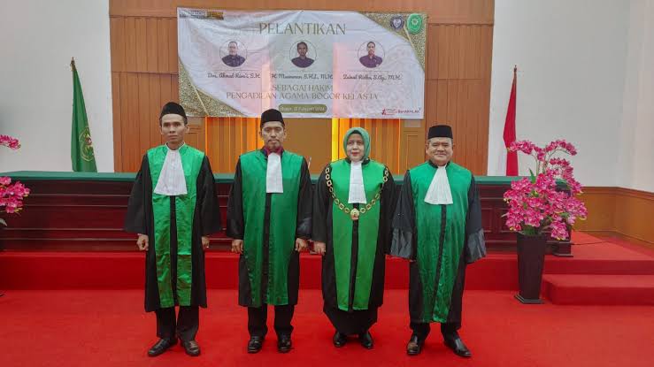 Perbedaan mendasar cara jadi hakim pengadilan negeri dan cara menjadi hakim pengadilan agama di Indonesia.