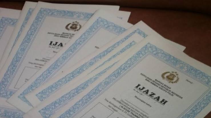 Langkah tepat untuk melapor ketika mengalami sengketa ijazah ditahan perusahaan.